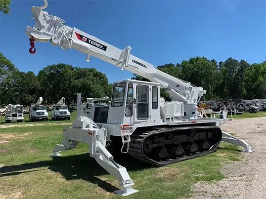 Custom Tracked Digger Derrick with crane